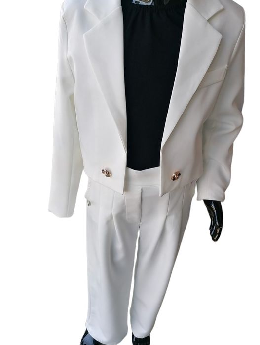 Biały garnitur dziewczęcy r. 158