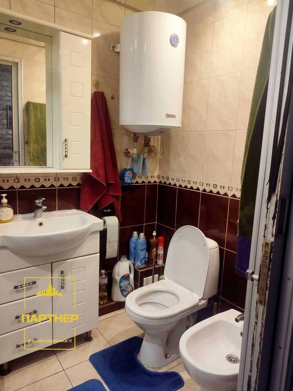Продам 2х  кімнатну   квартиру  в  тихому  центрі  Кременчука