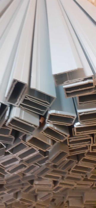 Profile aluminiowe  do kabin sanitarnych HPL profil aluminiowy c-10