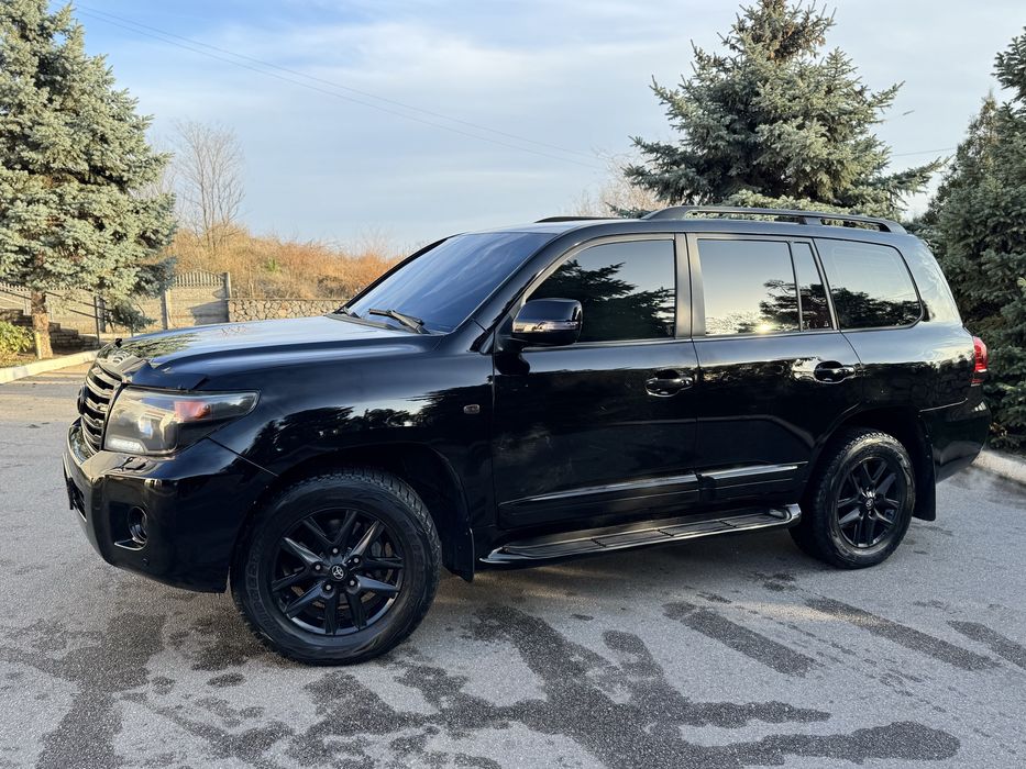 Продам ланкрузер 200