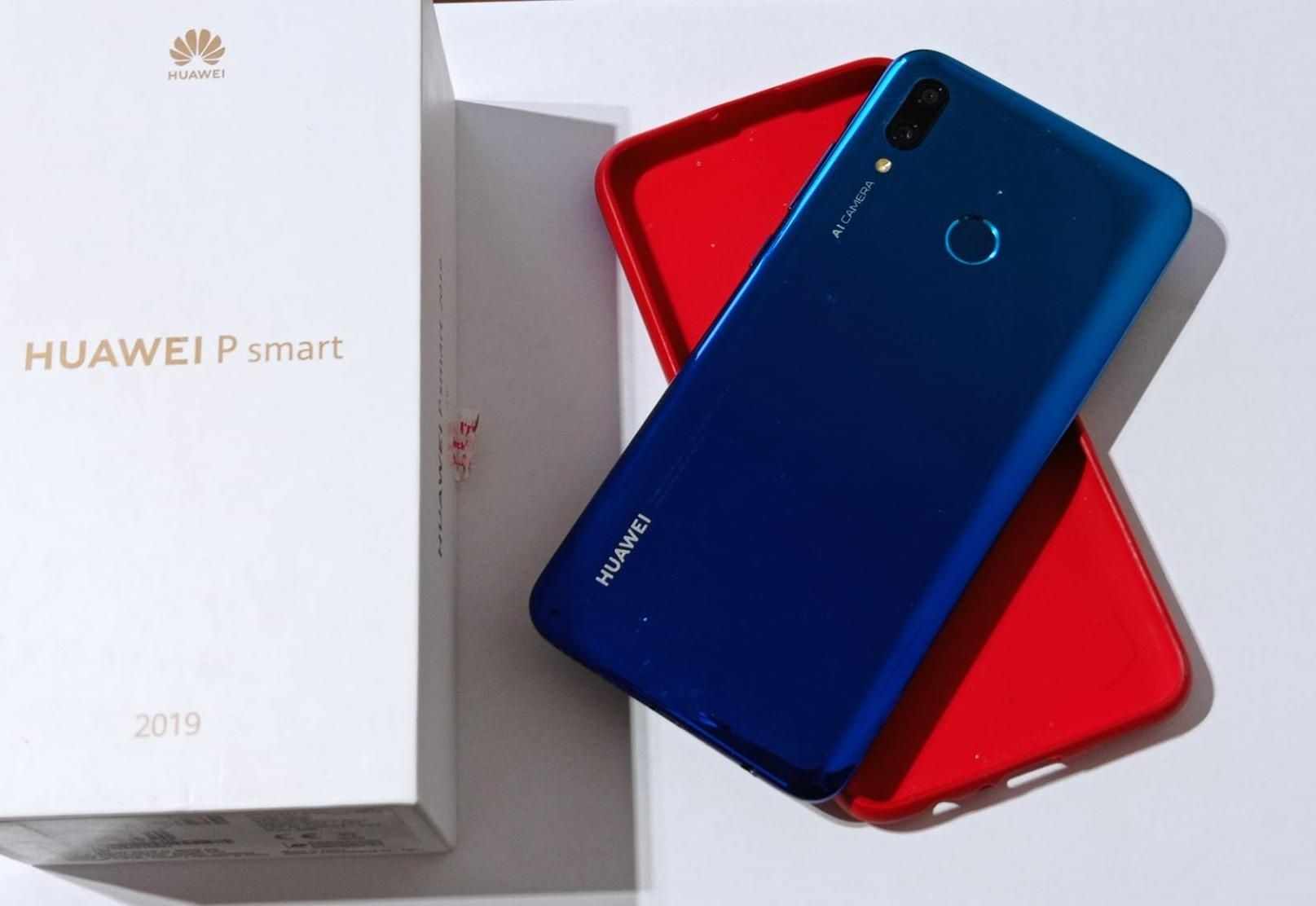 Telemóvel Samsung A10 e Huawei Smart 2019