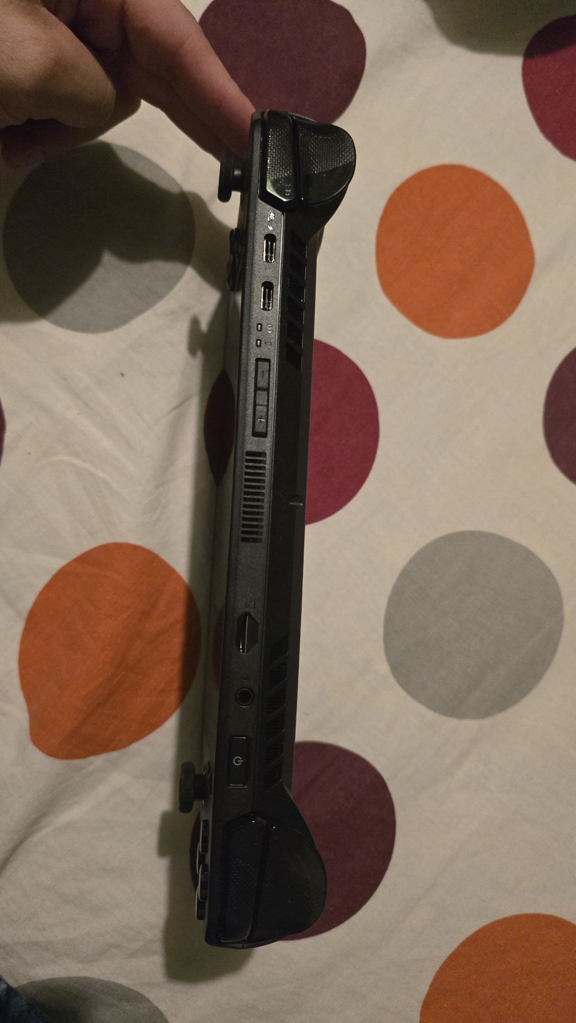 Asus Rog Ally X na caixa com um mês de uso