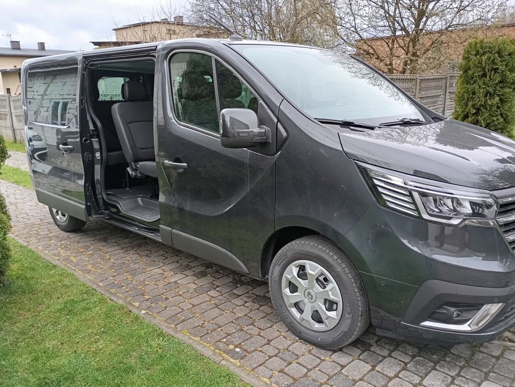 Wynajmę nowego dziewięcio osobowego Renault Trafic