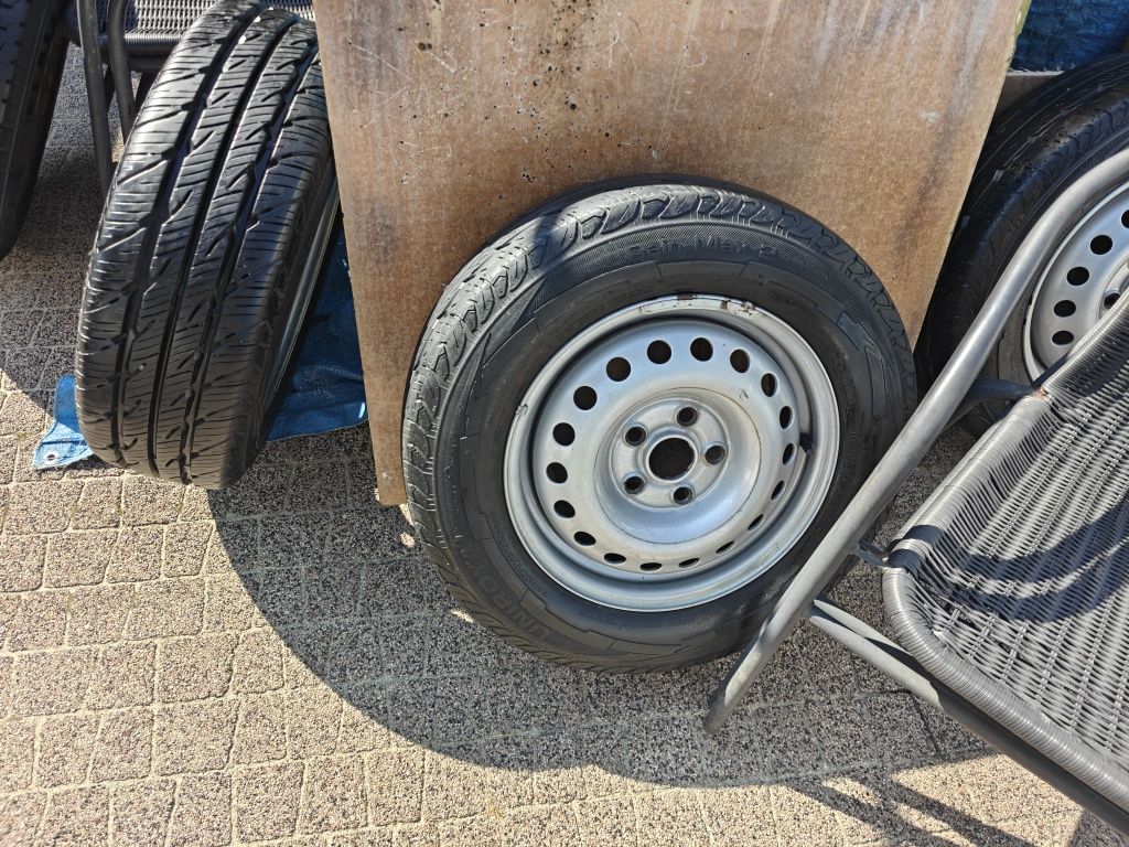 Sprzedam opony wraz z felgami  do VW T4 T4