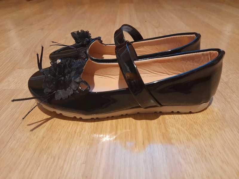 Buty balerinki czarne lakierki 28