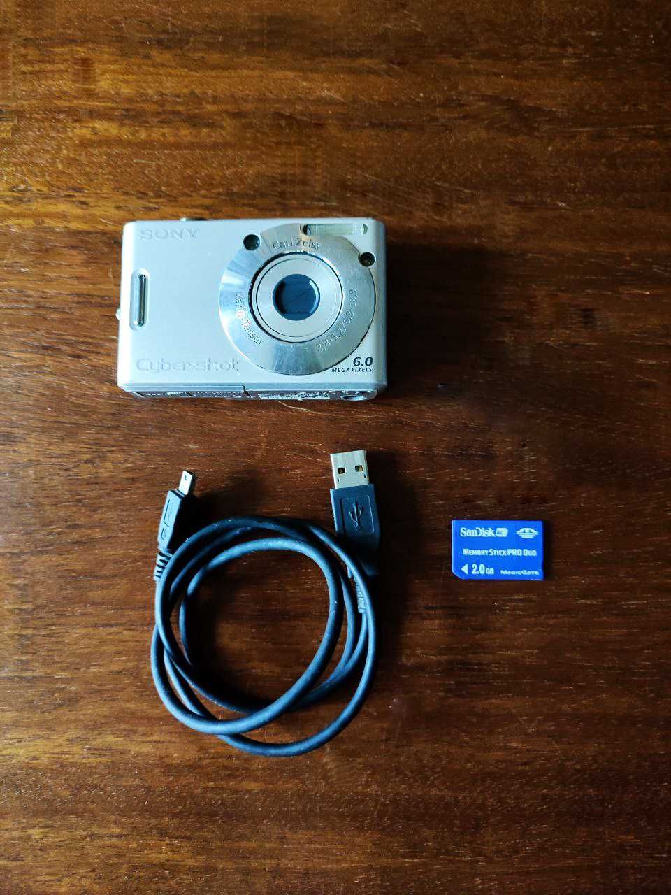 Фотоапарат Sony Cyber-shot DSC-W30 Silver