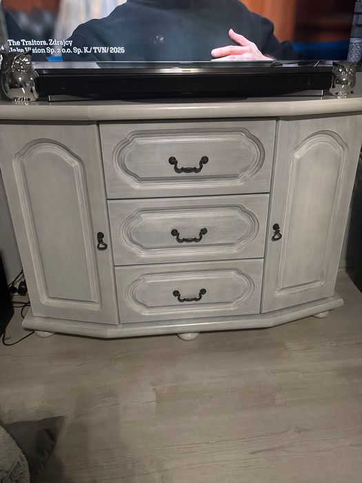 Zestaw mebli kanapy i komody