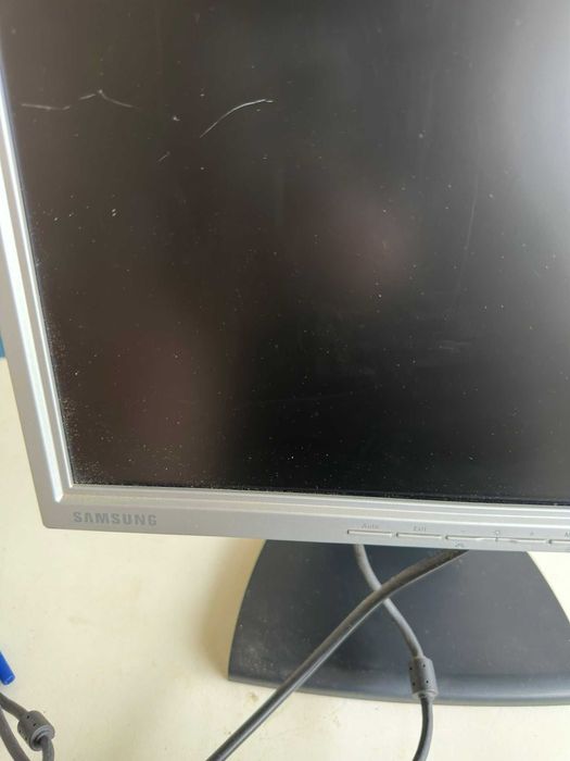 Monitor and keyboard64584568879233123