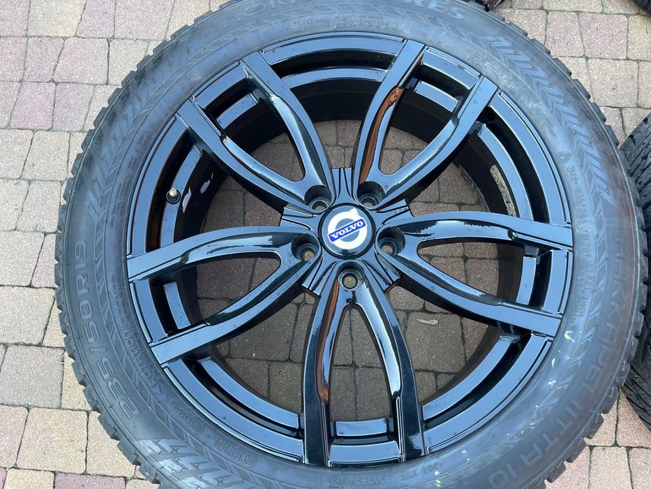 3614. Koła zimowe Volvo XC60 II 5x108 czarne 235/55/19 2024r 8.5mm