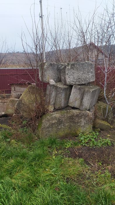 Майже Подарую фундаментний блок