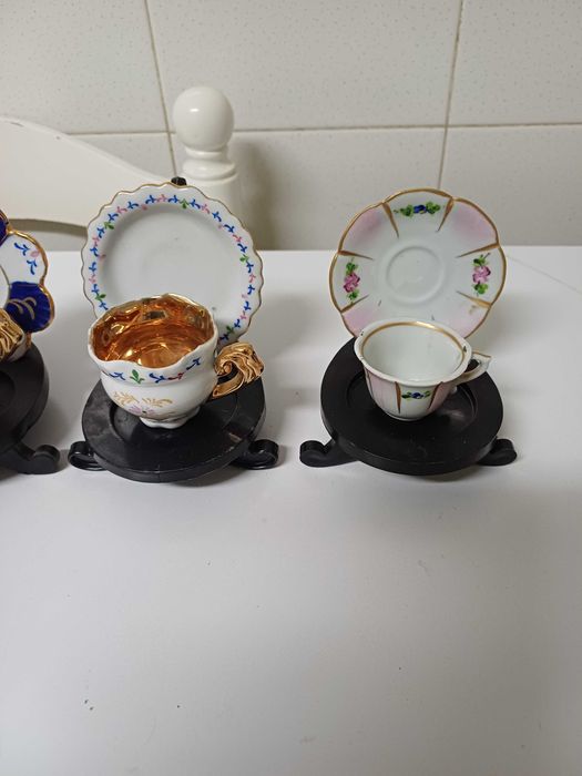 Chávenas de colecção 4 unidades completas