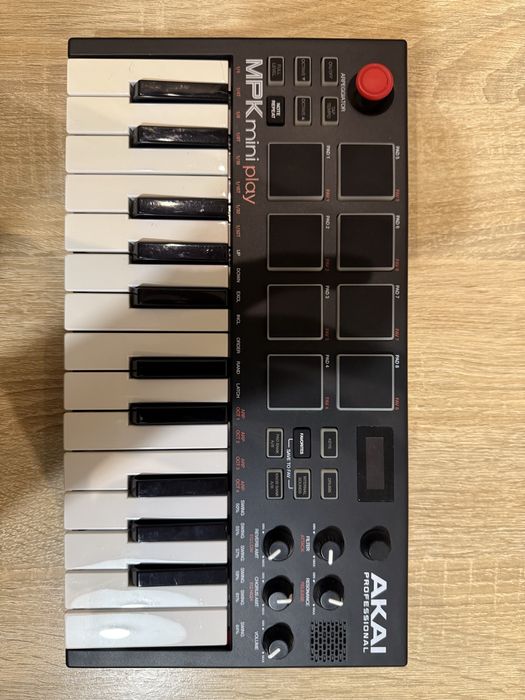 MIDI-клавіатура — AKAI MPK Mini Play