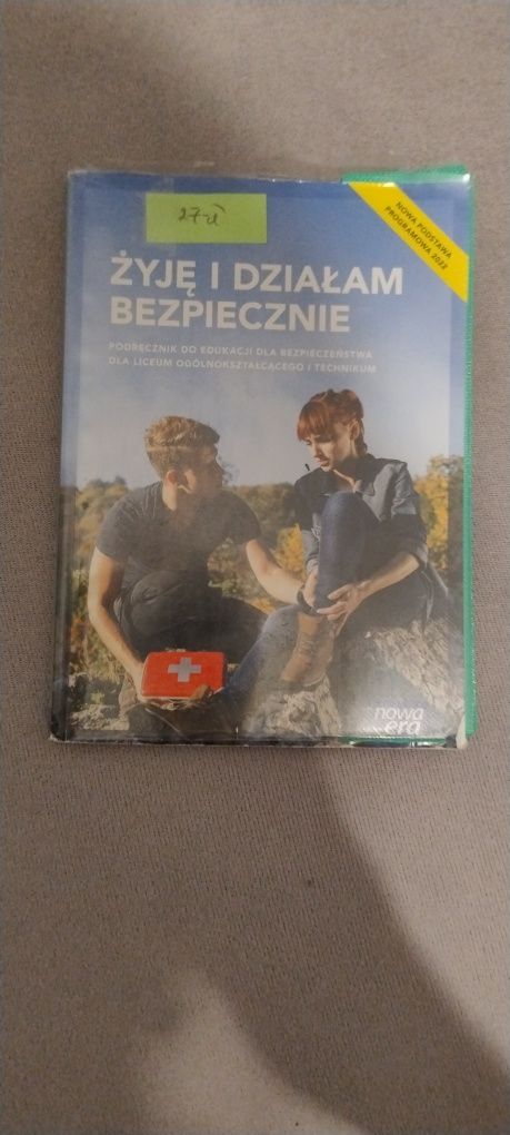 Książka do technikum i liceum żyję i działam bezpiecznie klasa 1