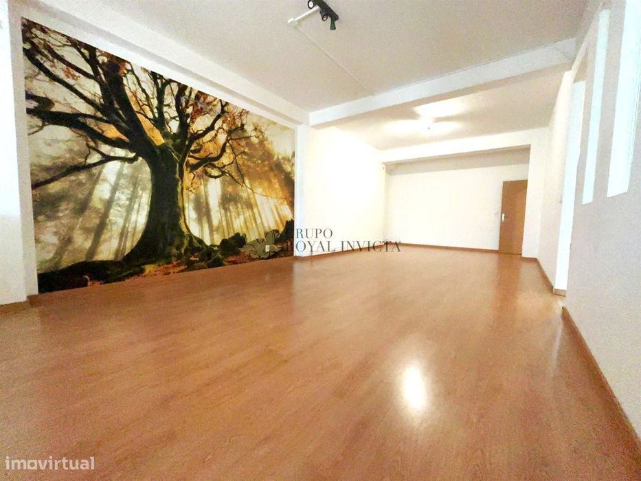 Loja com Potencial de Transformação em Habitação | Baguim do Monte – V