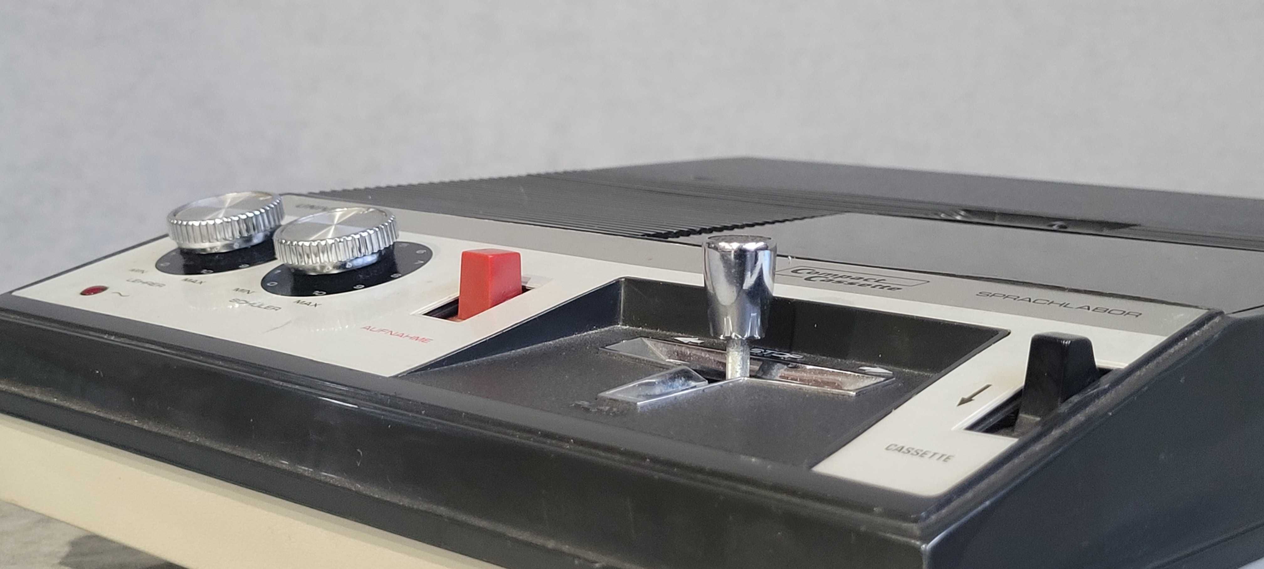 Magnetofon Universum CT 2722.