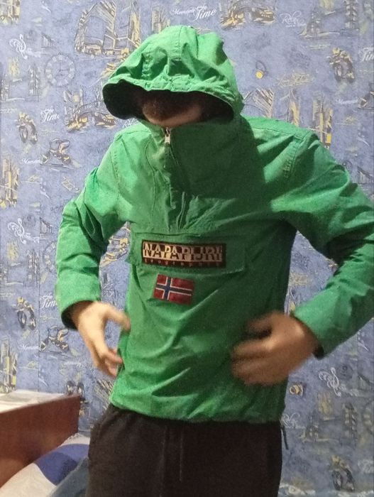 Продам  оригінальний анорак Napapijri,в ідеальному стані.