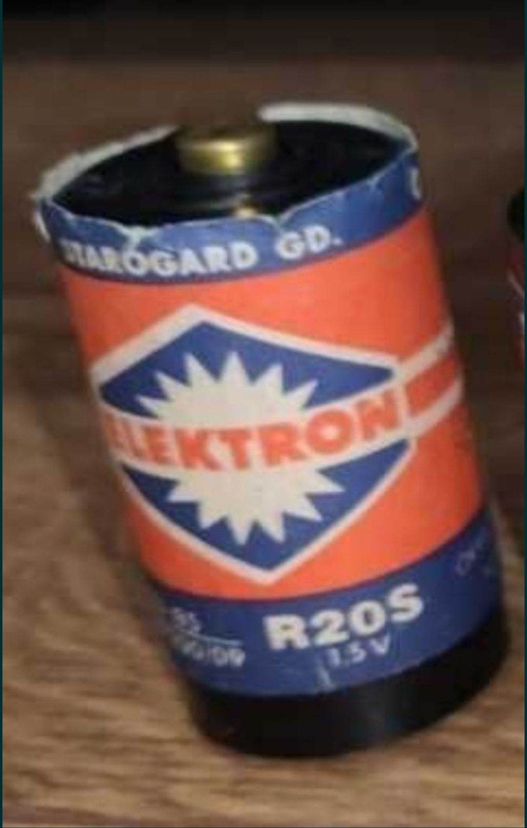 Bateria z czasów PRL Elektron R20