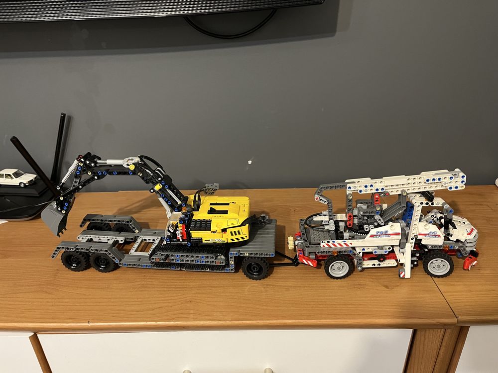 Lego technic 8071 - ciężarówka z podnośnikiem