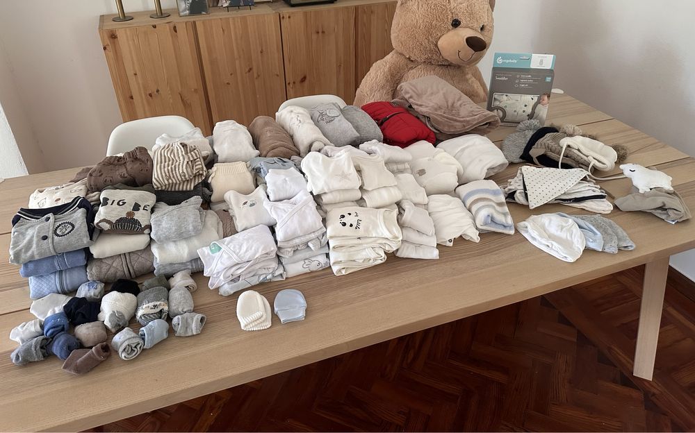 Lote de roupa bebé 0-6 Meses 146 peças