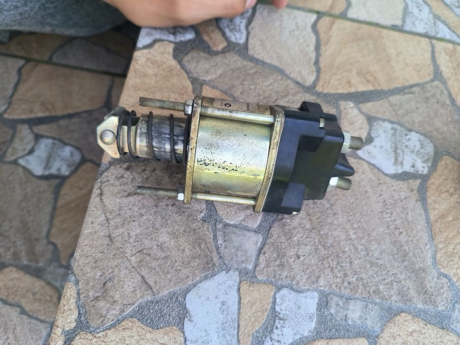 Втягующе реле стартера