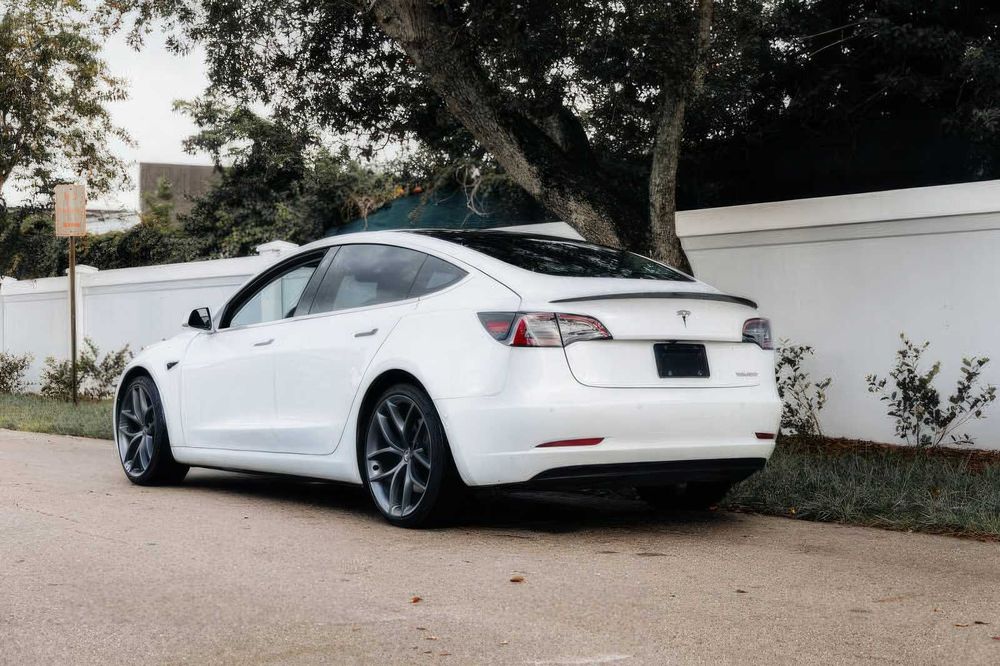 Tesla Model 3      2018