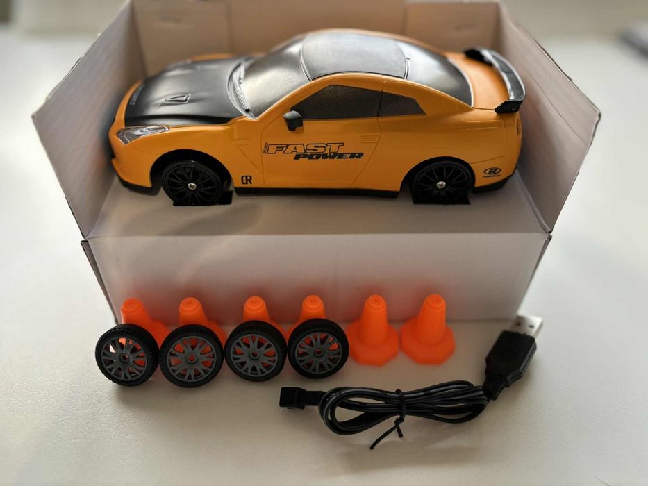 Samochód zdalnie sterowany 2.4GHz