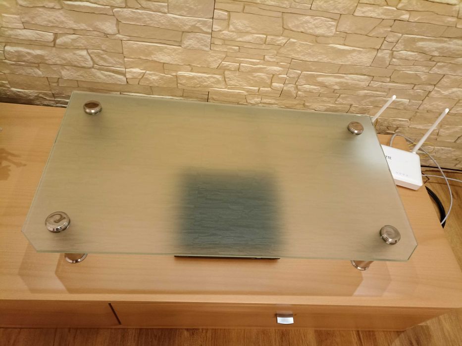 Półka pod telewizor