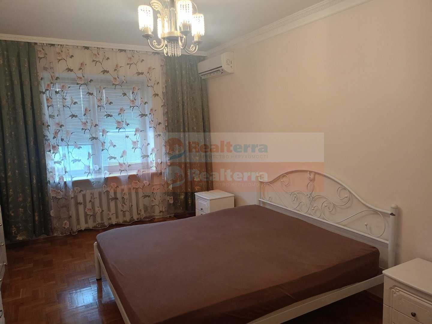 2 к, Киев, Дарница, ул. Ревуцкого 5