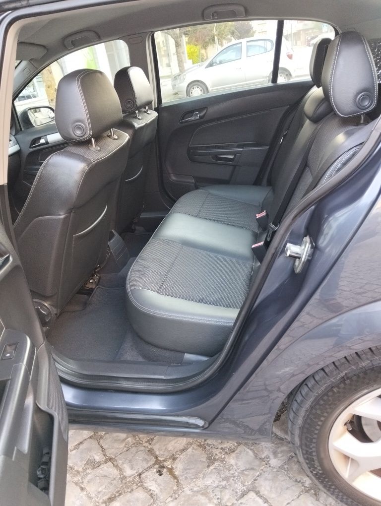Opel Astra CDTI 1.300 diesel com 290.000 KMS  de 2006 e com caixa de 6