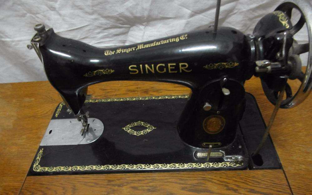 Máquina de Costura Antiga SINGER