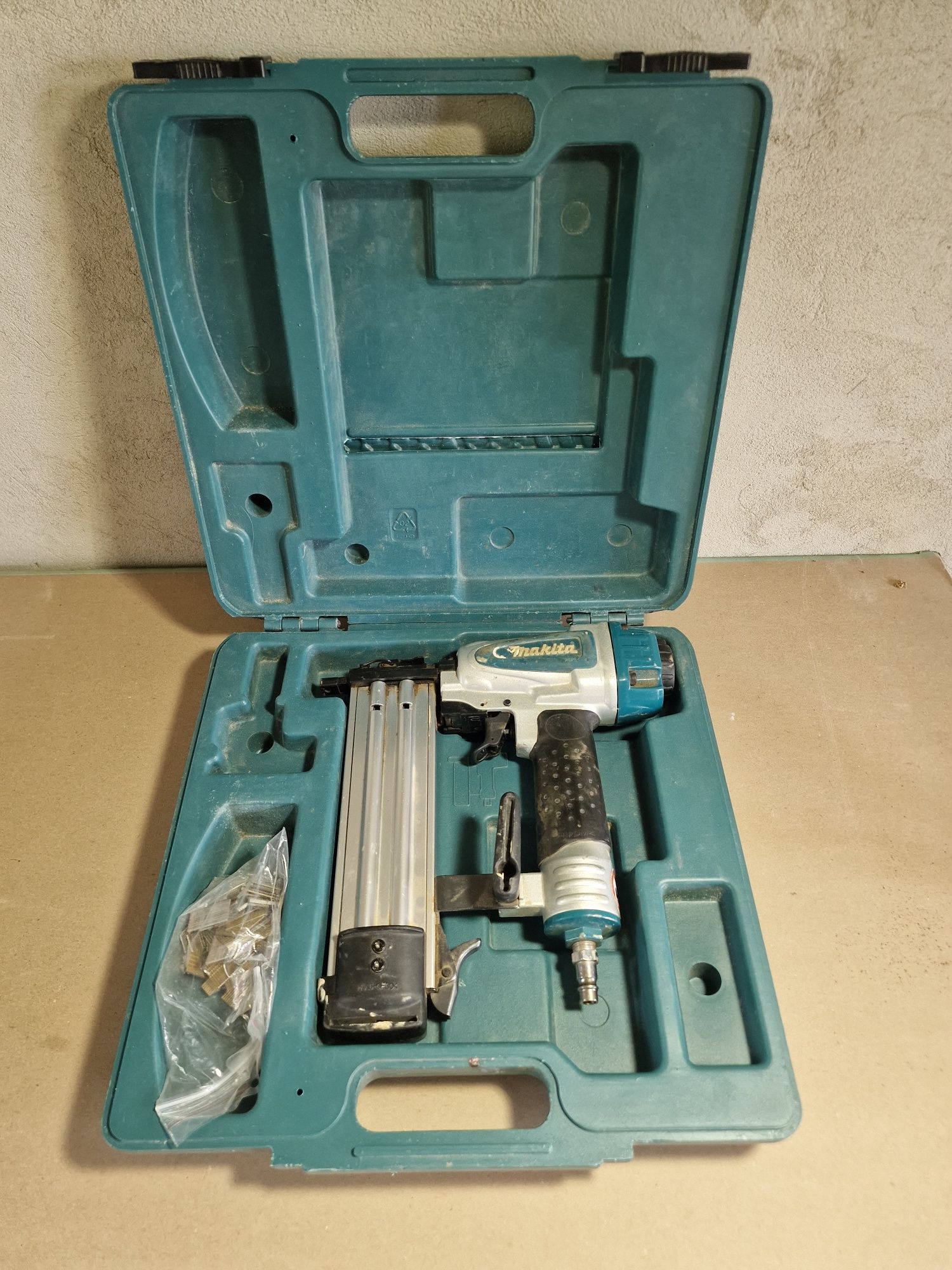 Makita AF505 gwoździarka pneumatyczna