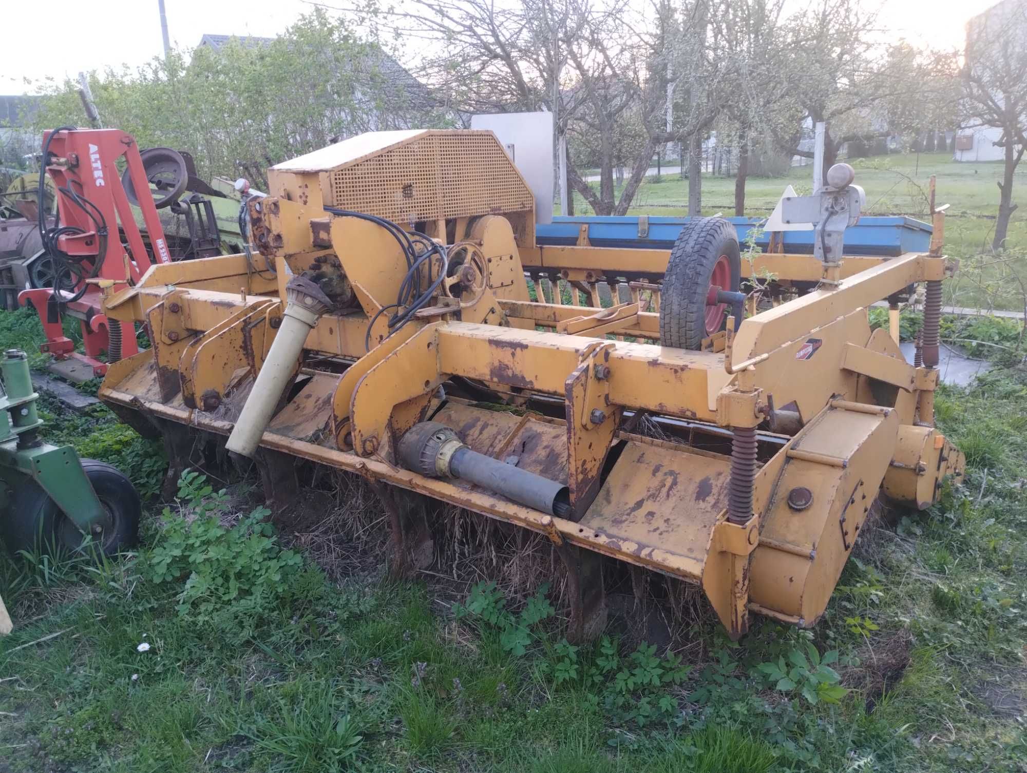 Bezorkowy siewnik do trawy i poplonów