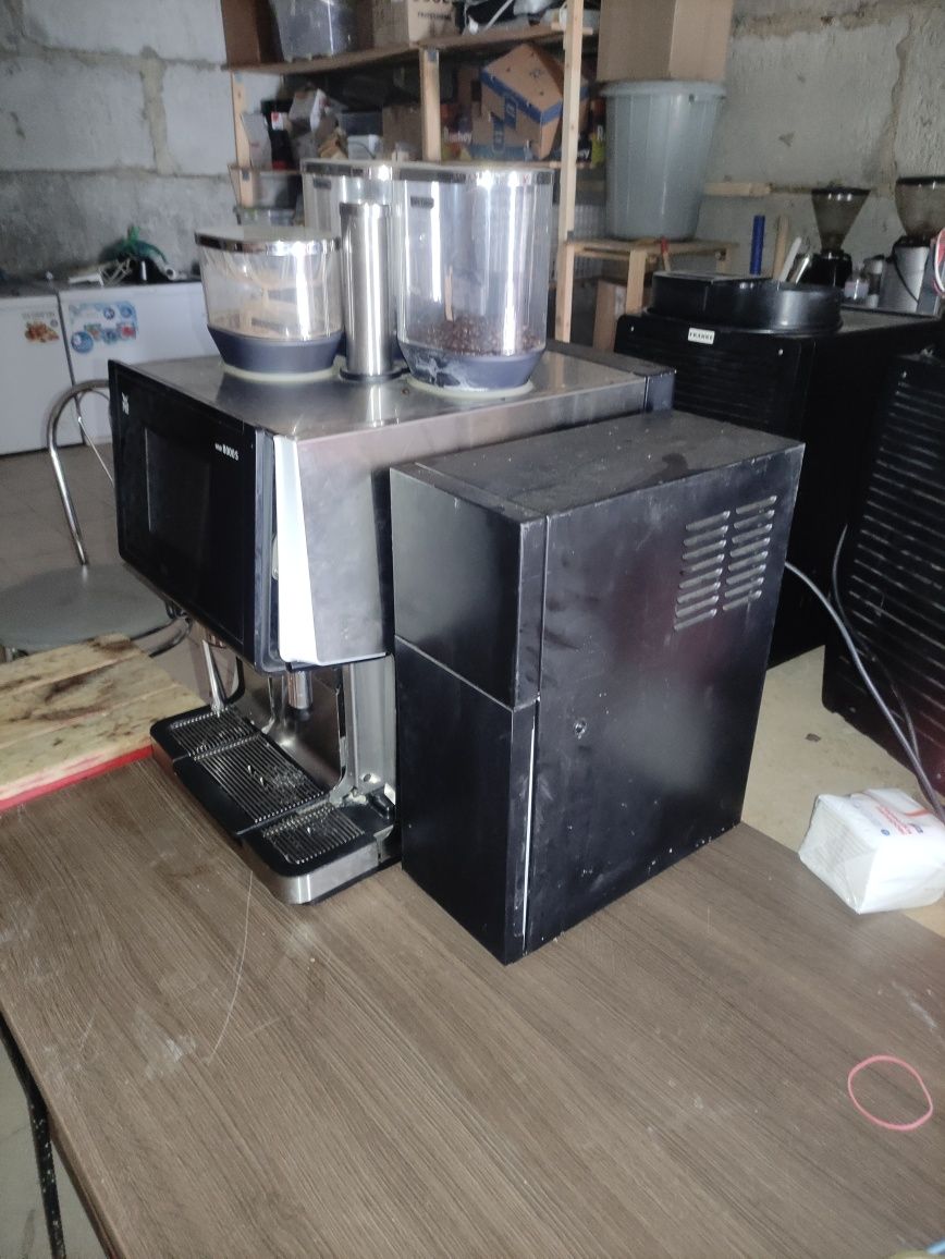 В продаже кофемашина WMF 8000s с холодильником  б/у