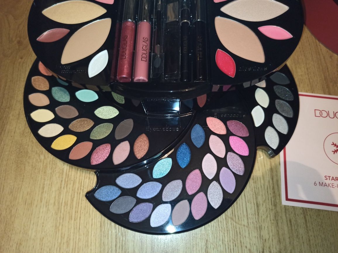 Nowa duża paleta do makijażu Douglas Star Pallette. Idealna na prezent