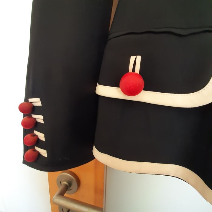 Venda blaser da marca MOSCHINO,  preto debroado a branco.