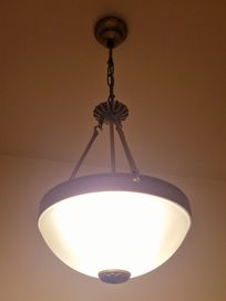 Lampa wisząca na holu