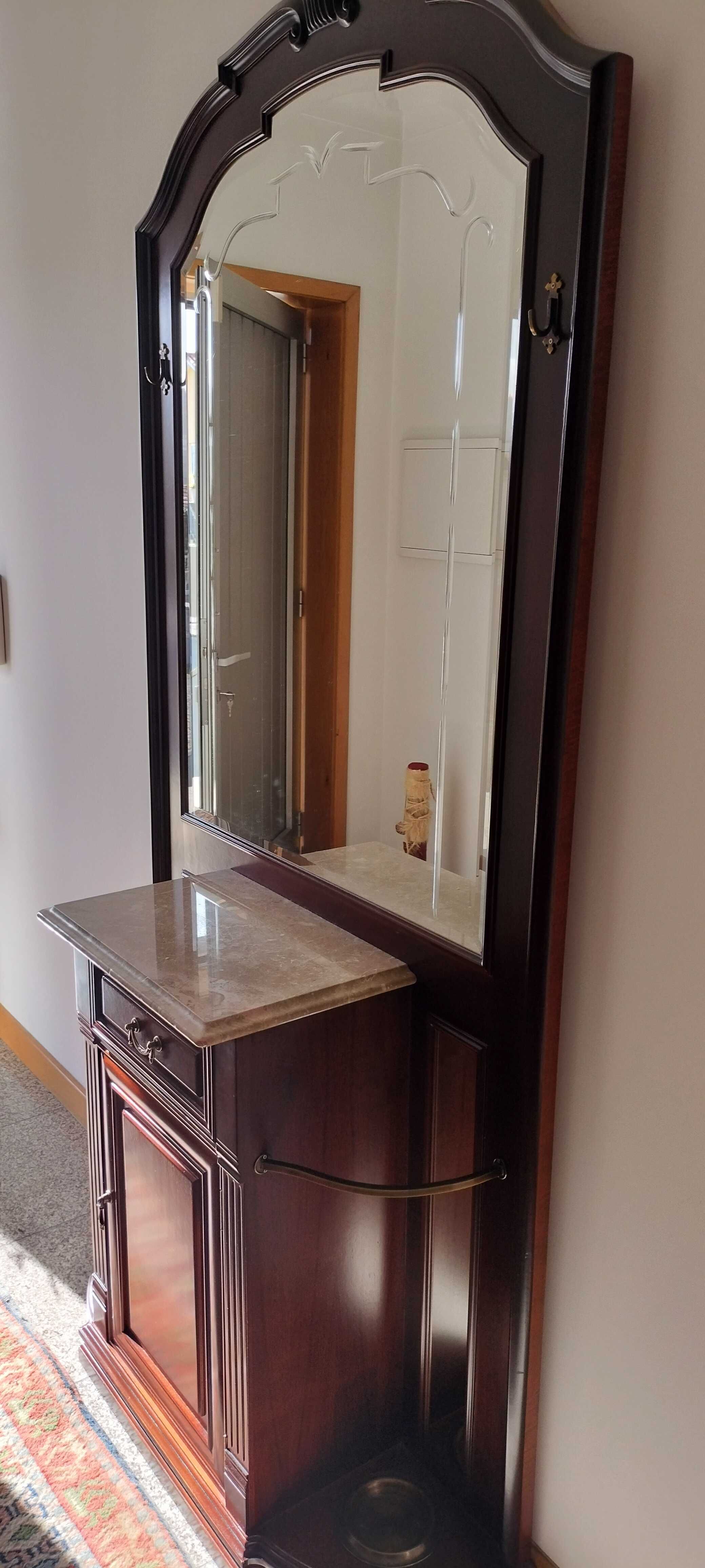 Hall de entrada (Móvel com arrumação, bengaleiro, espelho e cabides)