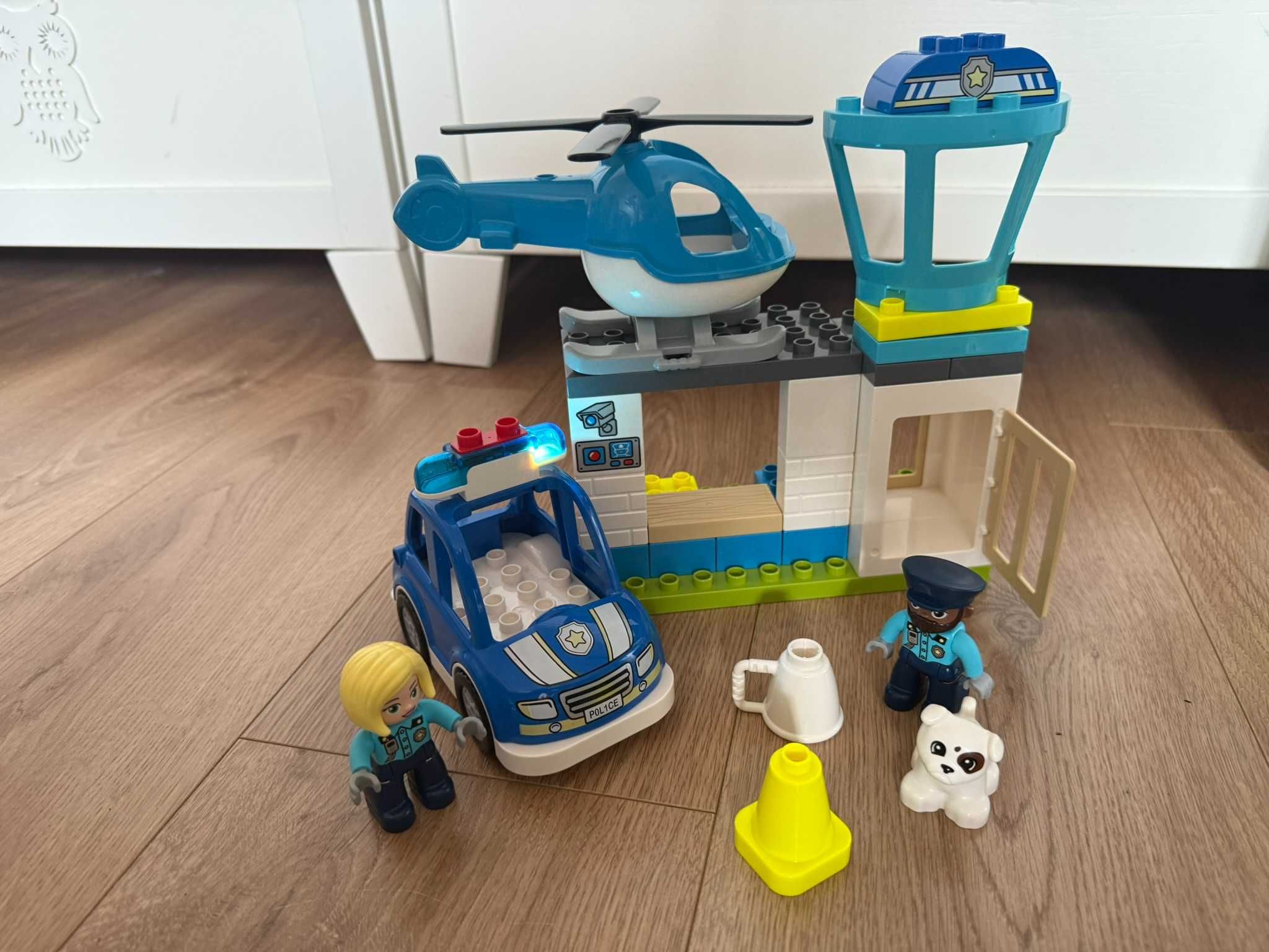 LEGO DUPLO 10959 Posterunek policji i helikopter - stan idealny