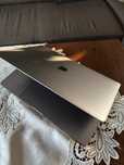 MacBook Pro 15” 2017 – i7 / 16GB RAM / 512GB SSD / Bateria OK