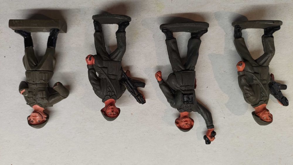 Солдатики  Армейцы ГДР NVA Командир офицер резина связист німці