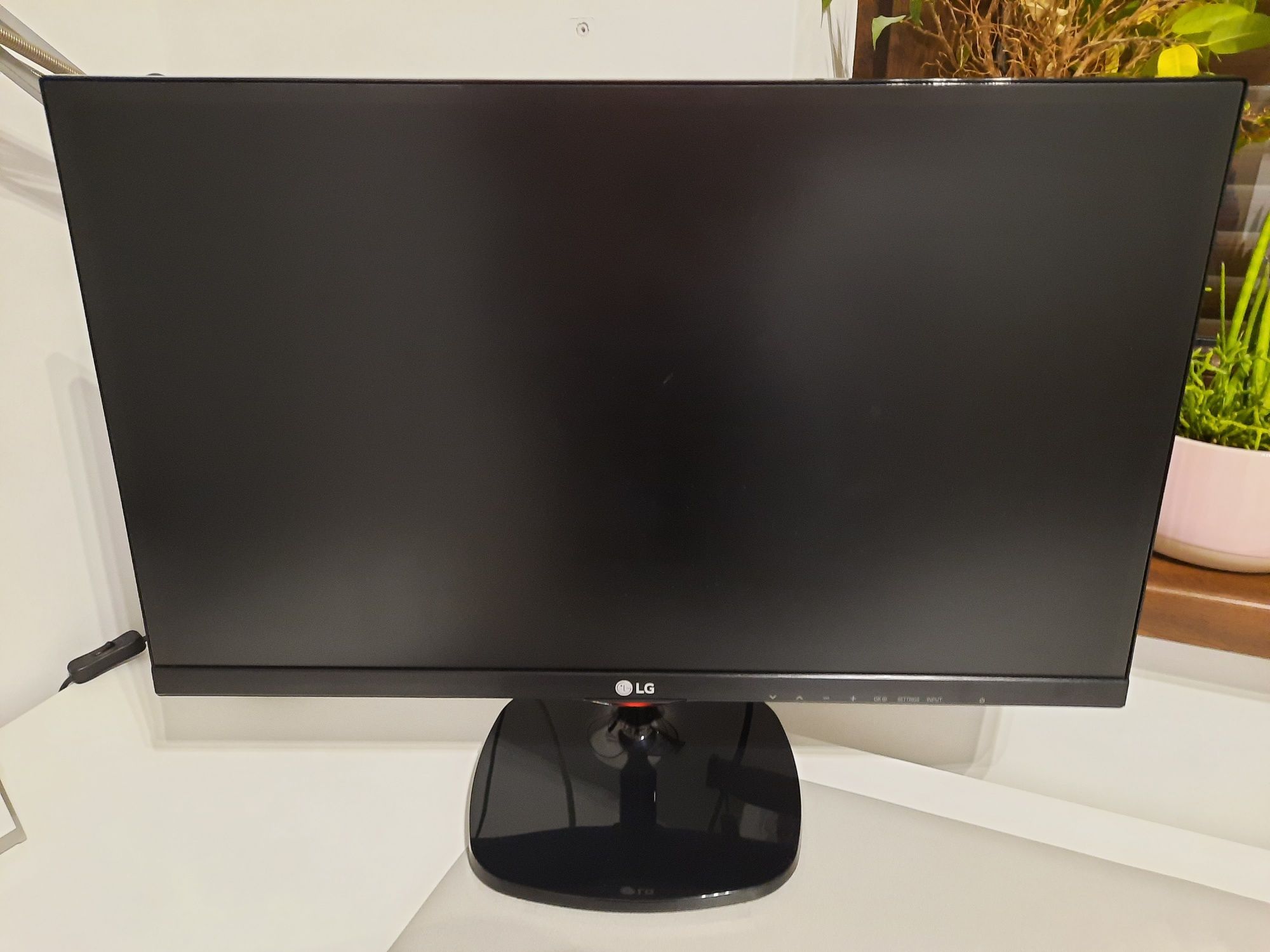 Monitor gamingowy LG 27" z funkcją telewizora. Stan idealny.