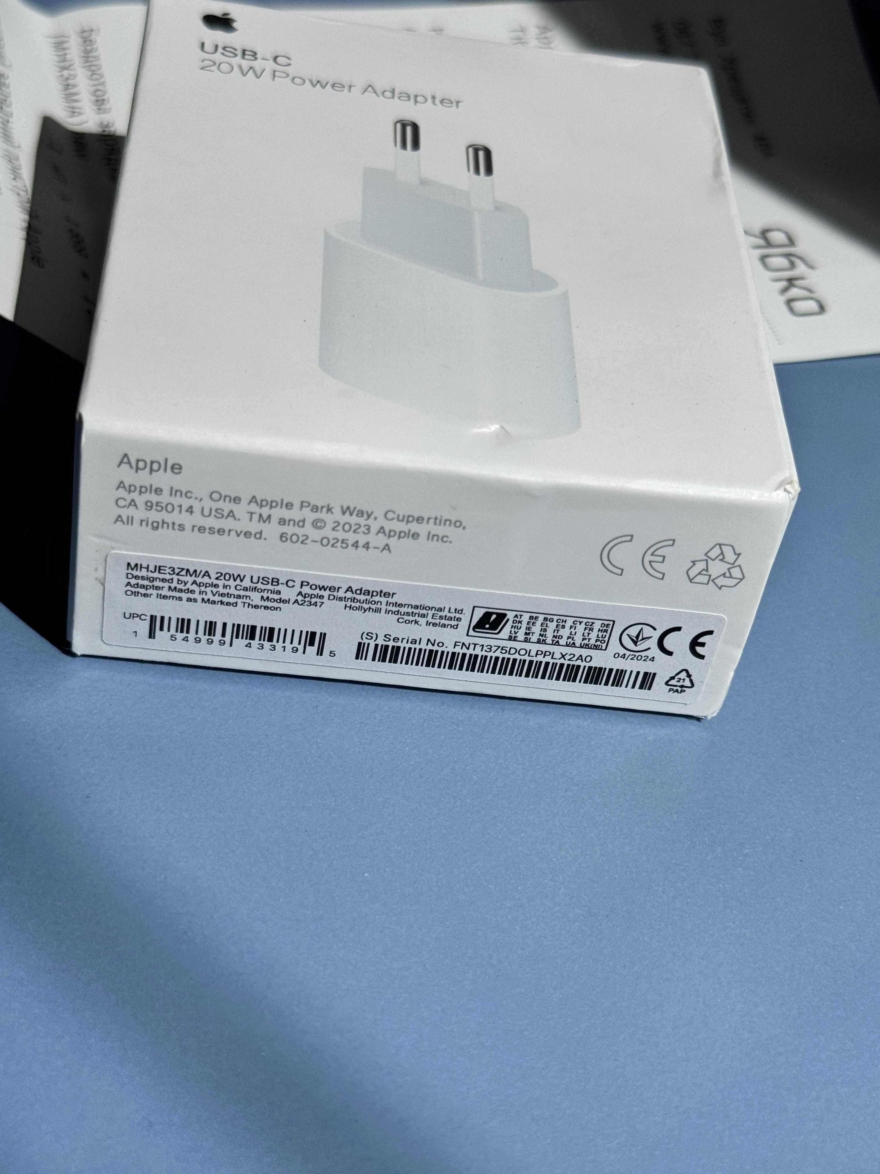 На пломбах Apple 20W USB-C Power Adapter новый блок питания