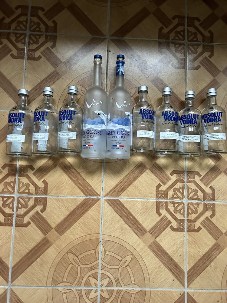 Продам пустые стеклянные бутылки с под водки