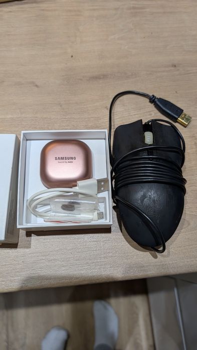 Samsung Galaxy Buds Live  – stan perfekcyjny  + gratis myszka Razer !