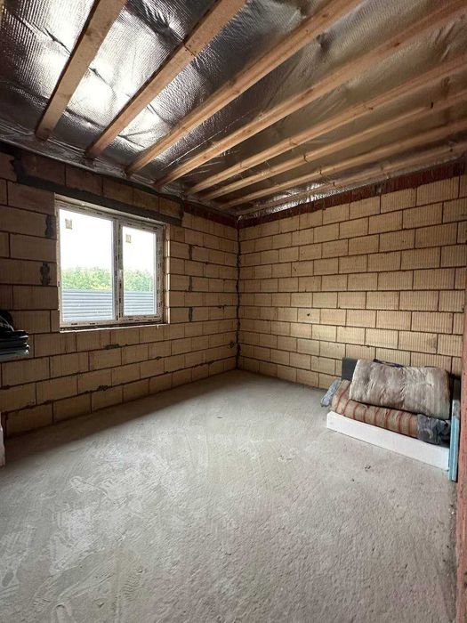 Одноповерховий будинок в Дмитрівці поруч ліс та центральна дорога