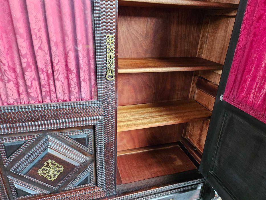 Excelente livreiro antigo em madeira maciça - Muito bom estad