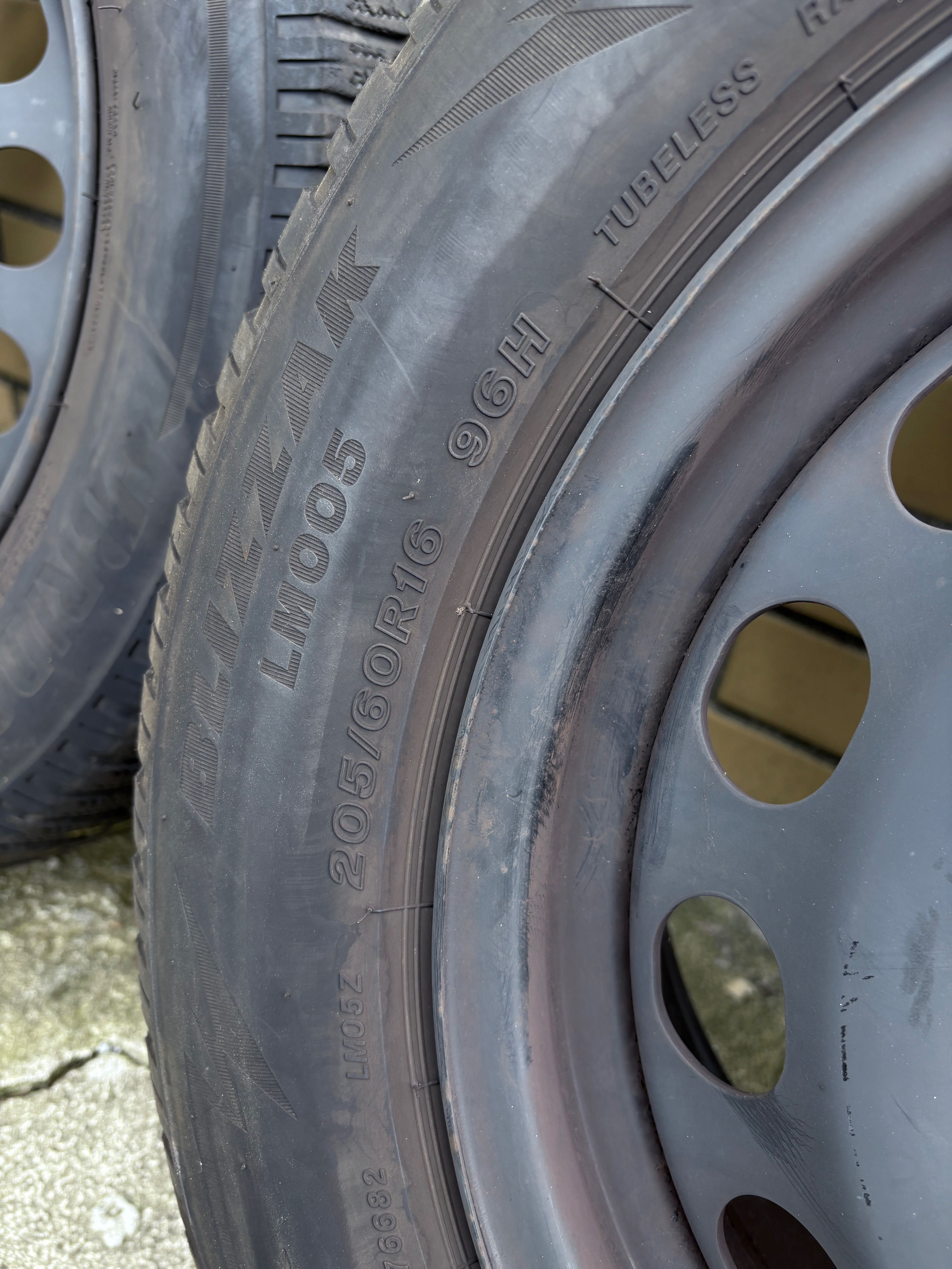 Opony Zimowe Bridgestone 205/60 R16 Blizzak LM005 + Felgi stalowe