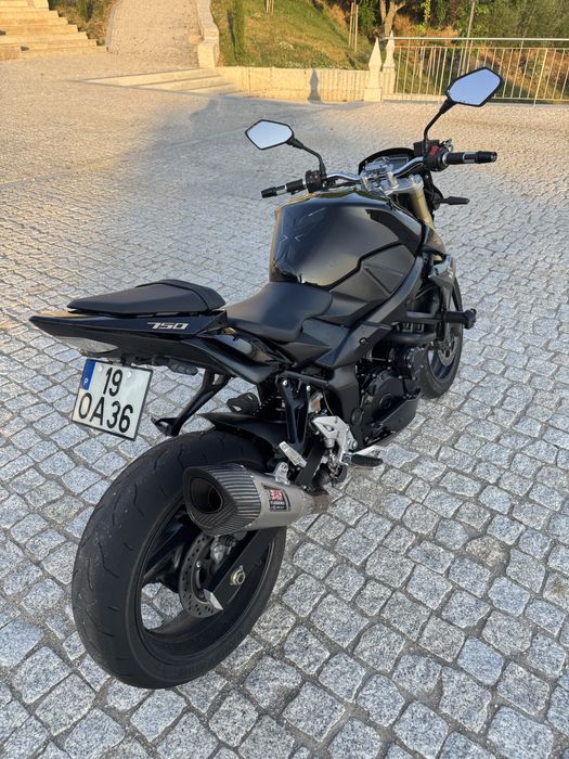 Suzuki GSR 750 de 2013