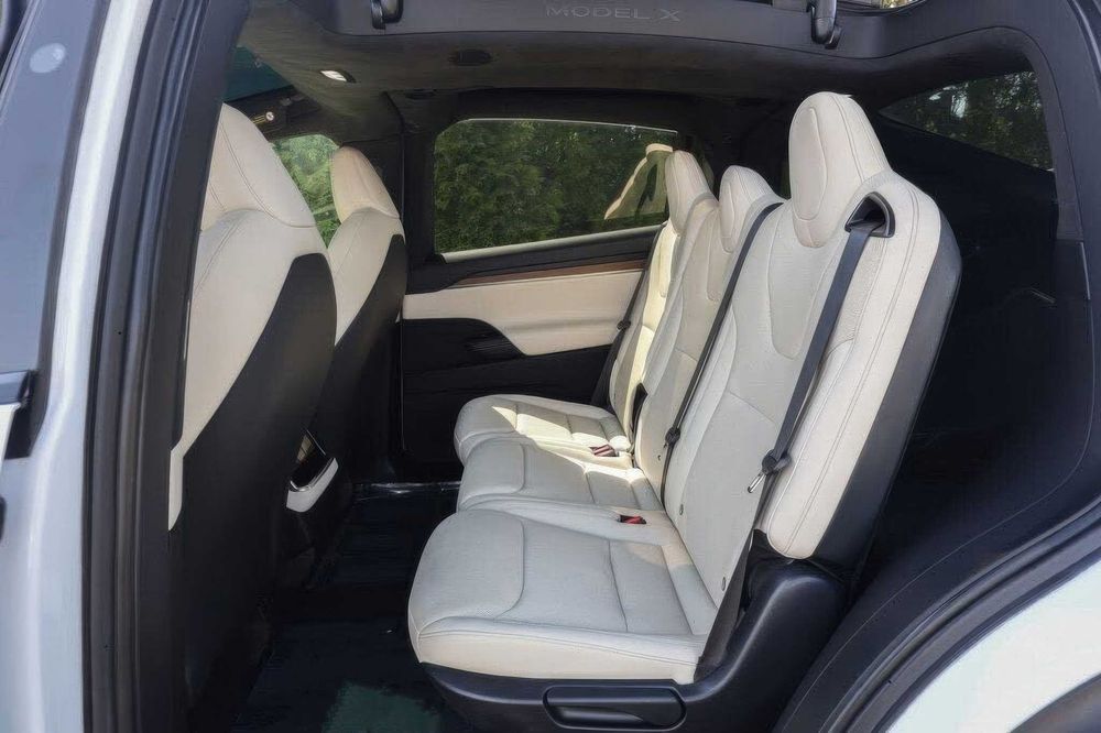 Tesla Model X      2023