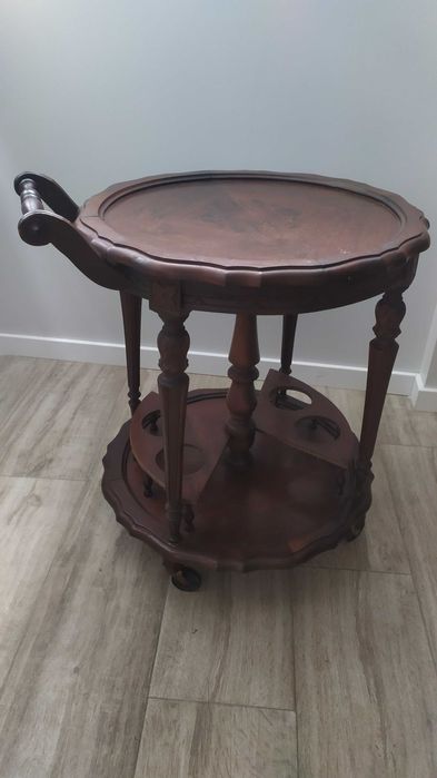 Carrinho de chá com marcas de uso